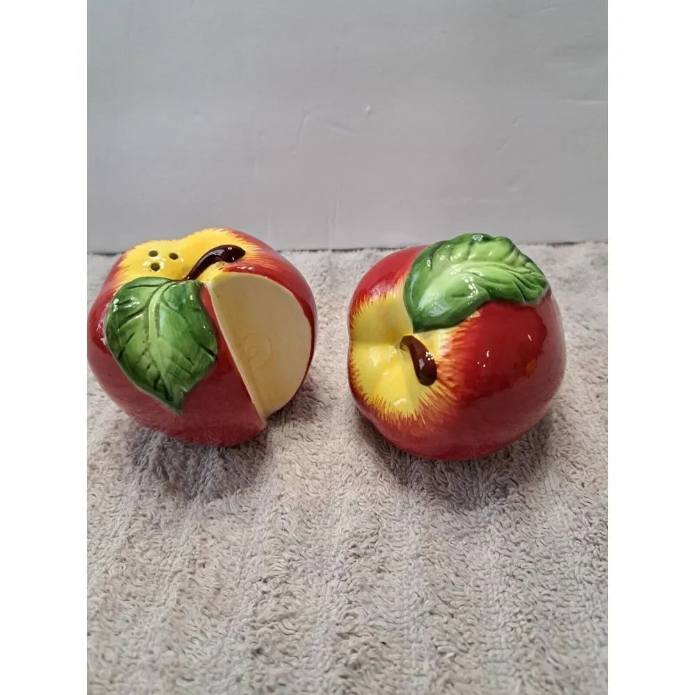 Vintage CERAMIC RED APPLE‎ SALT & PEPPER SHAKERS SET 3 INCH
